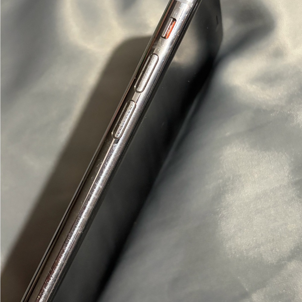 iPhone X 10 64gig T-Mobile locked great condition - Picture 4 of 6